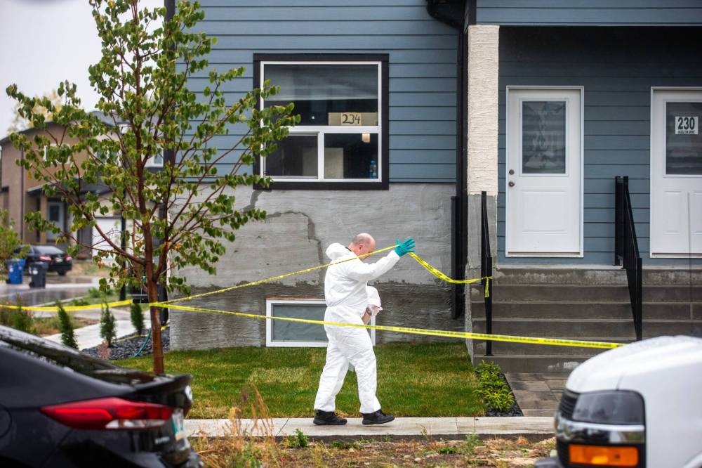 MIKAELA MACKENZIE / WINNIPEG FREE PRESS
There was a large police presence at the home Thursday afternoon, including a forensics investigation vehicle.