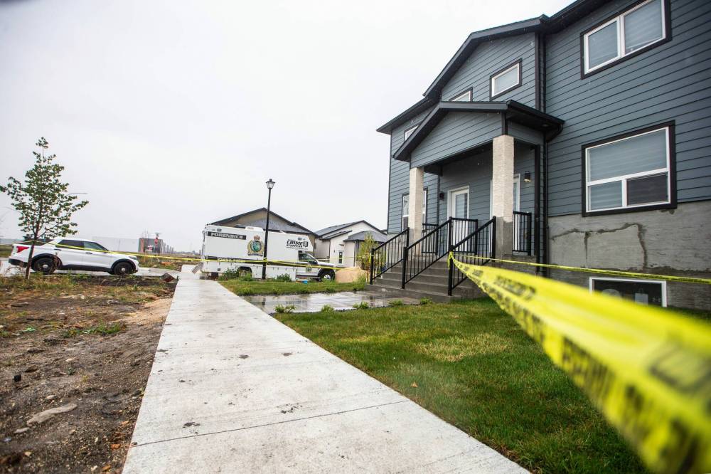 MIKAELA MACKENZIE / WINNIPEG FREE PRESS
Thirty nine-year-old man, identified as Sukhdool Singh Gill, was found dead in a home in a northwest Winnipeg neighbourhood Wednesday.