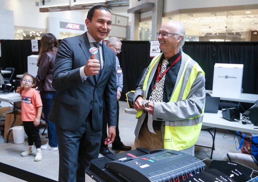 JOHN WOODS / THE CANADIAN PRESS
Manitoba provincial NDP leader Wab Kinew votes in an early poll at Outlet Collection in Winnipeg Saturday.