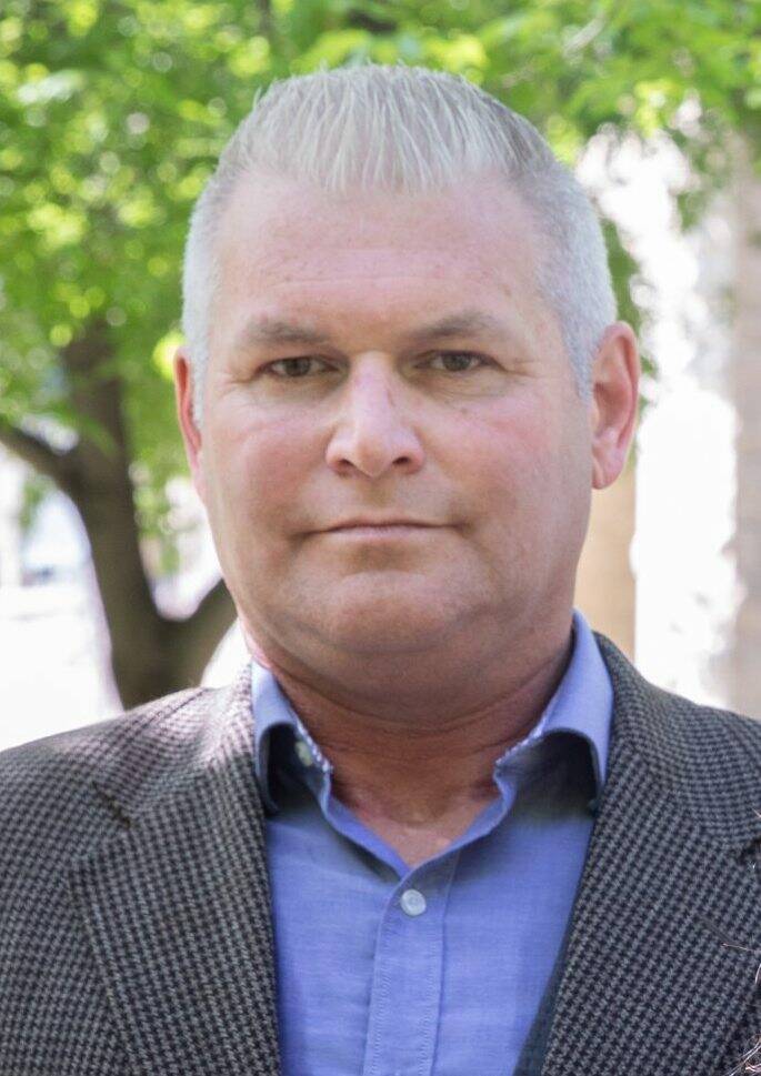Manitoba Association of Health Care Professionals president Jason Linklater officially backed the NDP’s commitment to add more than 1,000 workers to the province’s hospitals and community clinics over the next four years. (Jessica Lee / Winnipeg Free Press files)