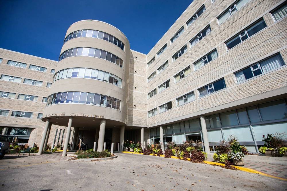 MIKAELA MACKENZIE / WINNIPEG FREE PRESS
At the 299-bed Actionmarguerite St. Boniface care home on Despins Street, one unit was dealing with COVID-19 and respiratory outbreaks, the WRHA reported. A second unit had a coronvirus outbreak and a third had a respiratory-virus outbreak.