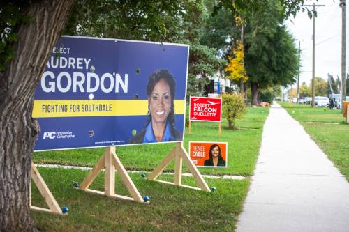 MIKAELA MACKENZIE / WINNIPEG FREE PRESS Election signage on Elizabeth Road on Wednesday, Sept. 27, 2023. For Maggie story. Winnipeg Free Press 2023.