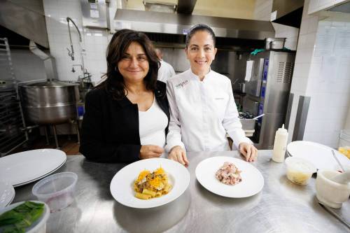 MIKE DEAL / WINNIPEG FREE PRESS
                                The Fort Garry Hotel&rsquo;s Ida Albo (left) and Rosanna Marziale, a Michelin-starred chef from Italy, show off the rigatoni alla Genovese Napoletana (front left) and vitello tonnato from Vida Cucina Italia.
