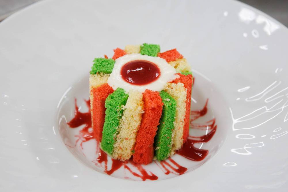 MIKE DEAL / WINNIPEG FREE PRESS
                                Vida Cucina Italia’s semifreddo zuccotto colorato con mousse al cioccolato bianco e pistacchio