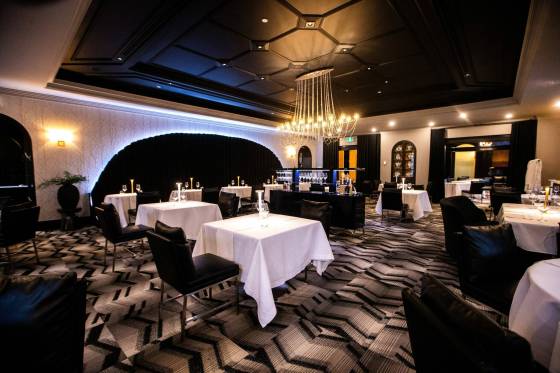 The interior of the Vida Cucina Italia restaurant at the Fort Garry Hotel. (Mikaela MacKenzie / Free Press files)