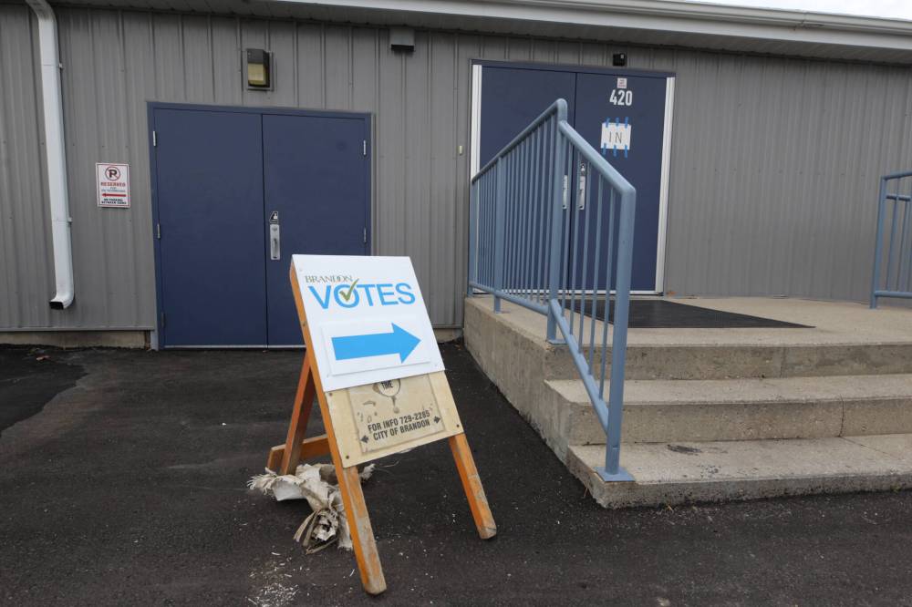 The Riverview Curling Club polling station in Ward 8 sports a Brandon Votes sign outside of the front door on Wednesday afternoon. (Matt Goerzen / The Brandon Sun)