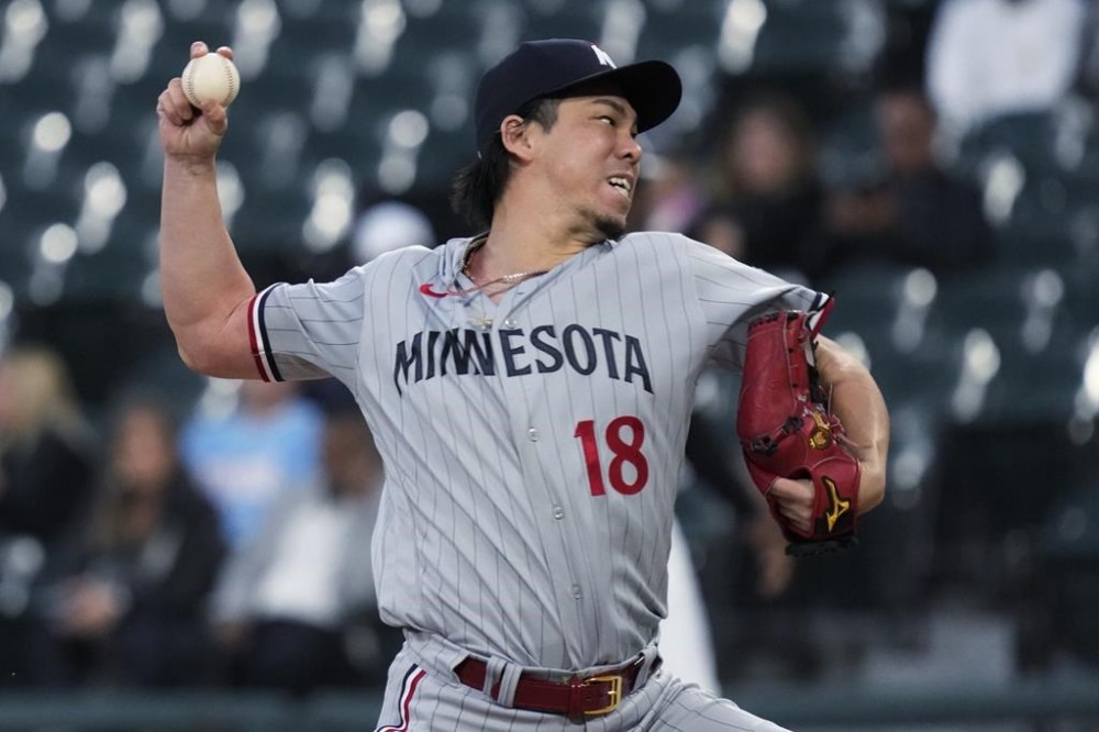 Minnesota Twins starting pitcher Kenta Maeda throws to a Chicago White Sox batter during the first inning of a baseball game in Chicago, Thursday, Sept. 14, 2023. (AP Photo/Nam Y. Huh)
