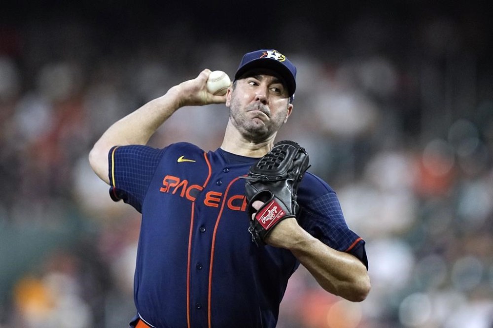 Houston Astros starting pitcher Justin Verlander throws against the Baltimore Orioles during the first inning of a baseball game Monday, Sept. 18, 2023, in Houston. (AP Photo/David J. Phillip)