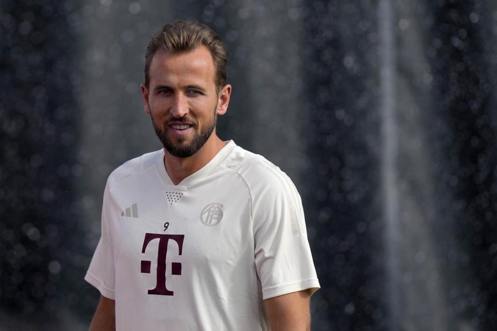 Bayern's Harry Kane arrives for a training session in Munich, Germany, Tuesday, Sept. 19, 2023 prior to the Champions League group A match between Bayern Munich and Manchester United. Bayern will face ManU on Wednesday. (AP Photo/Matthias Schrader)