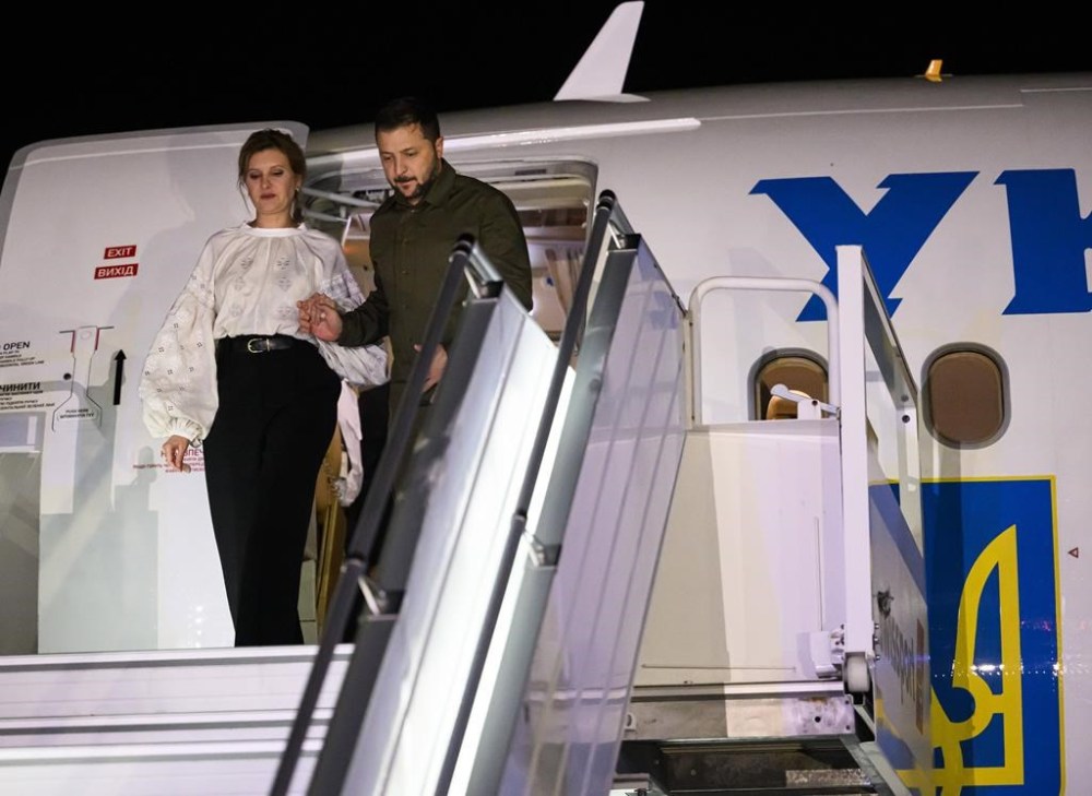 Ukrainian President Volodymyr Zelenskyy and his wife Olena Zelenska arrive at the Ottawa airport for a visit to Canada, on Thursday, Sept. 21, 2023. THE CANADIAN PRESS/Justin Tang
