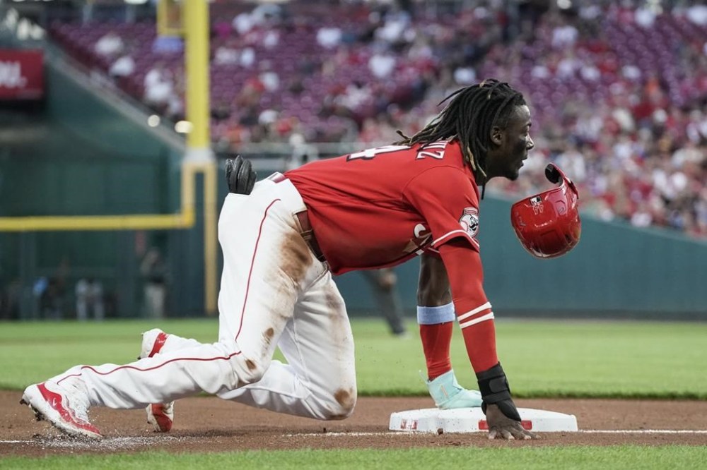 Cincinnati Reds' Elly De La Cruz loses his helmet after stealing third base during the second inning of the team's baseball game against the Pittsburgh Pirates, Saturday, Sept. 23, 2023, in Cincinnati. (AP Photo/Joshua A. Bickel)