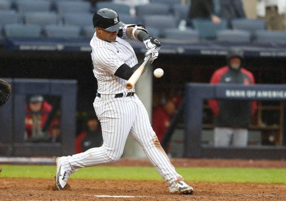 New York Yankees' Gleyber Torres hits a single against the Arizona Diamondbacks during the eighth inning of a baseball game, Monday, Sept. 25, 2023, in New York. (AP Photo/Noah K. Murray)