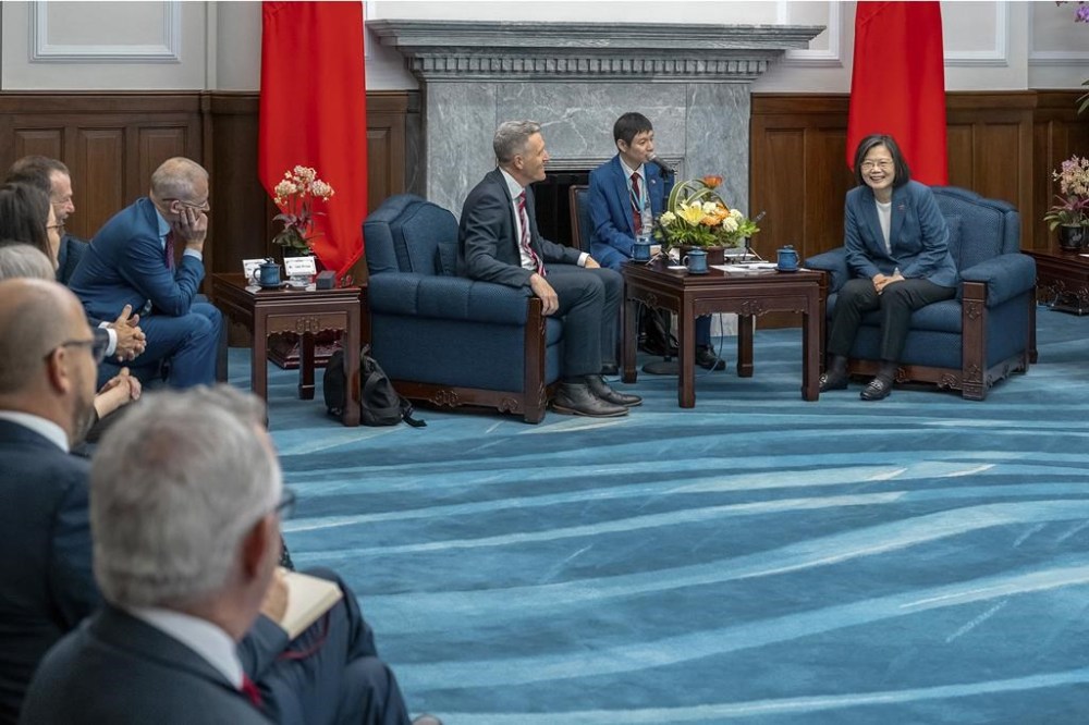 In this photo released by the Taiwan Presidential Office, Taiwan's President Tsai Ing-wen meets with Australian lawmaker Josh Wilson, third right and other lawmakers at the Presidential Office in Taipei, Taiwan, Tuesday, Sept. 26, 2023. (Taiwan Presidential Office via AP)
