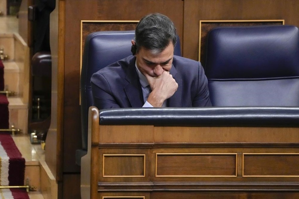 Spain's acting Prime Minister Pedro Sanchez looks at his notes during an investiture session at the Spanish parliament in Madrid, Spain, Wednesday, Sept. 27, 2023. The leader of Spain's conservatives Alberto Feijoo faces the first of two investiture votes, Wednesday that will determine whether he can become prime minister. Spain's July 23 national election gave Feijoo's Popular Party the most seats in the parliament's 350-member lower chamber but well shy of an absolute majority. (AP Photo/Paul White)