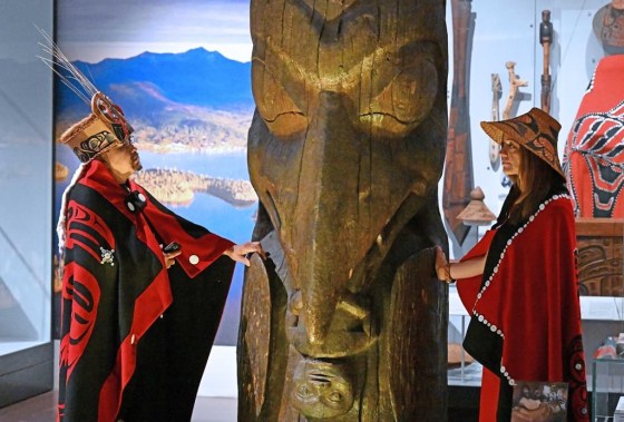 Amy Parent, right, with the Ni'isjoohl memorial pole alongside Nisga'a Chief Earl Stephens during a visit to the National Museum of Scotland. (Handout / National Museums Scotland / Neil Hanna via The Canadian Press files)