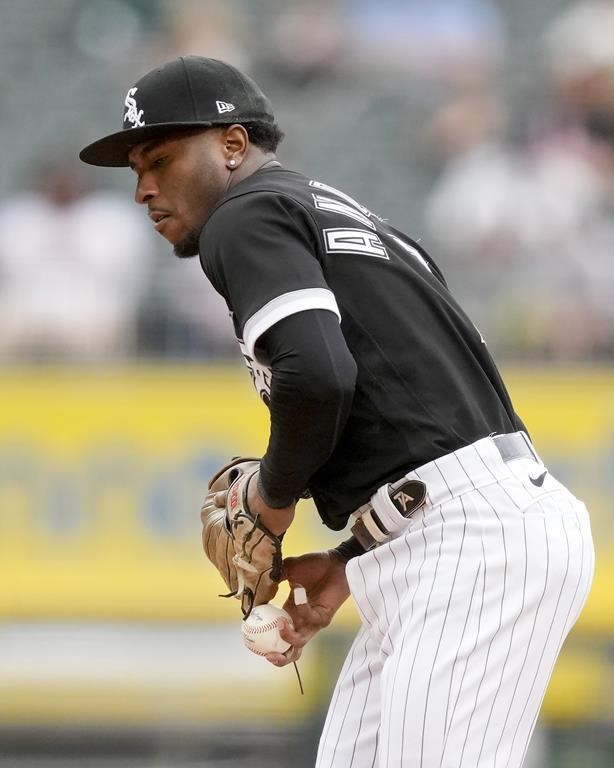 Chicago White Sox shortstop Tim Anderson bobbles the ball and is unable to turn the double play after forcing Arizona Diamondbacks' Gabriel Moreno out at second during the seventh inning of a baseball game Thursday, Sept. 28, 2023, in Chicago. (AP Photo/Charles Rex Arbogast)