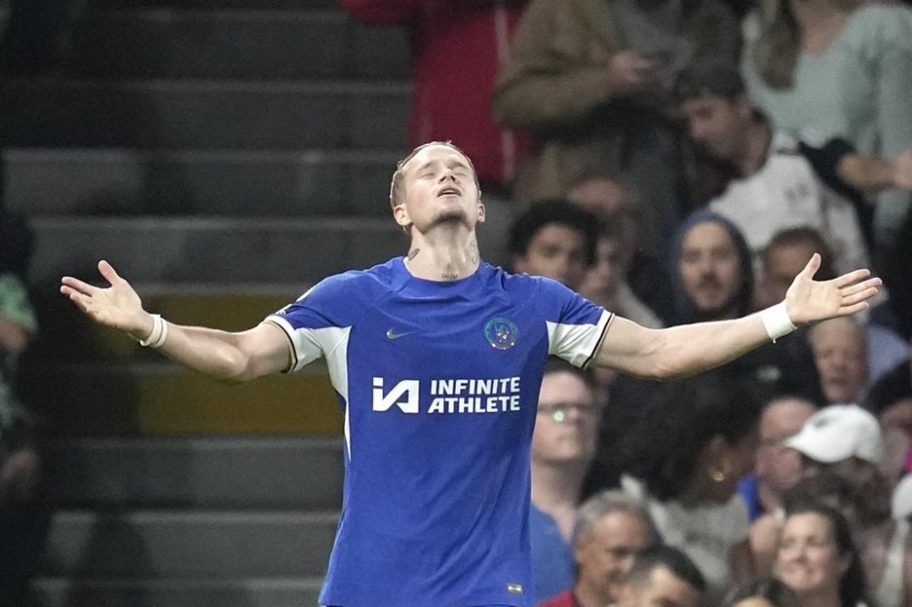 Chelsea's Mykhailo Mudryk celebrates after scoring his side's opening goal during the English Premier League soccer match between Fulham and Chelsea at Craven Cottage in London, Monday, Oct. 2, 2023. (AP Photo/Kin Cheung)