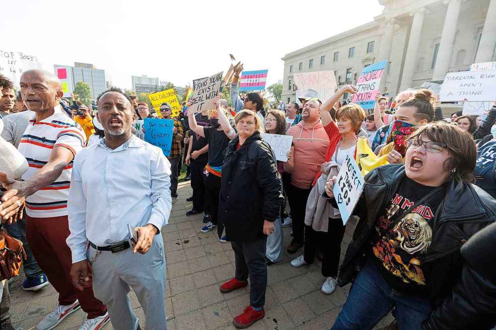 MIKE DEAL / WINNIPEG FREE PRESS
Hundreds of protesters face off at the Manitoba Legislative building from The Forks.