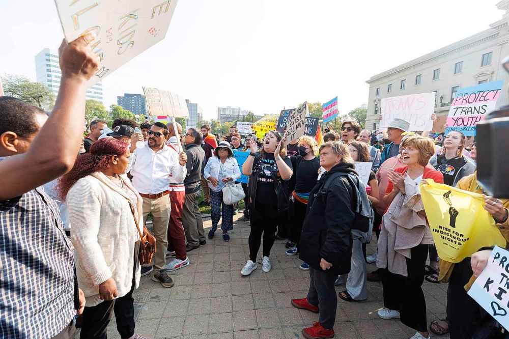MIKE DEAL / WINNIPEG FREE PRESS
Hundreds of protesters face off at the Manitoba Legislative building from The Forks.