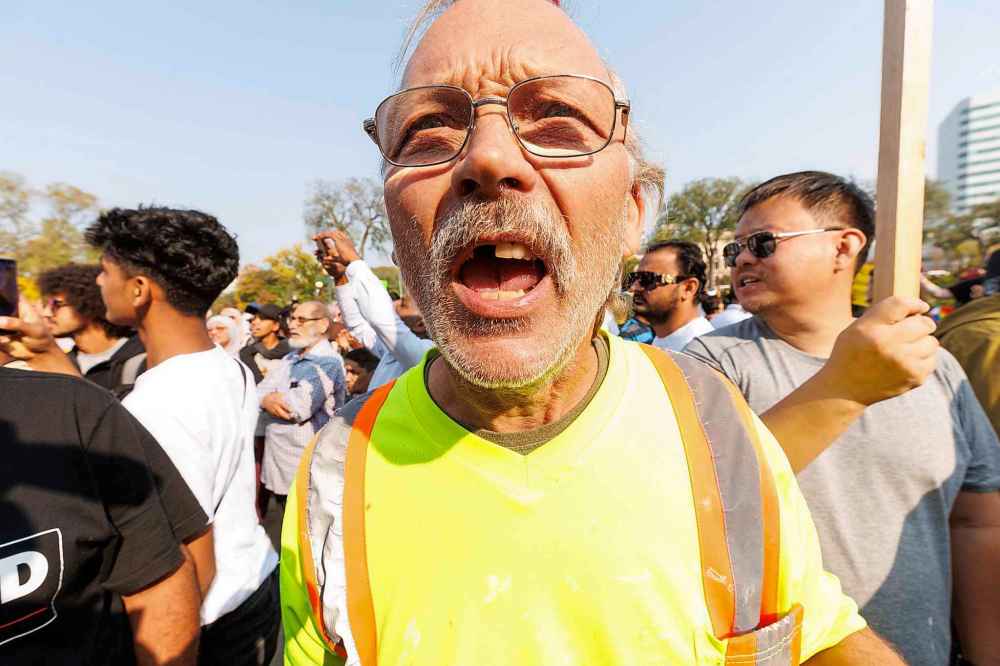 MIKE DEAL / WINNIPEG FREE PRESS
A yellow vest protestor shouts “Fake News!” In the face of the media.