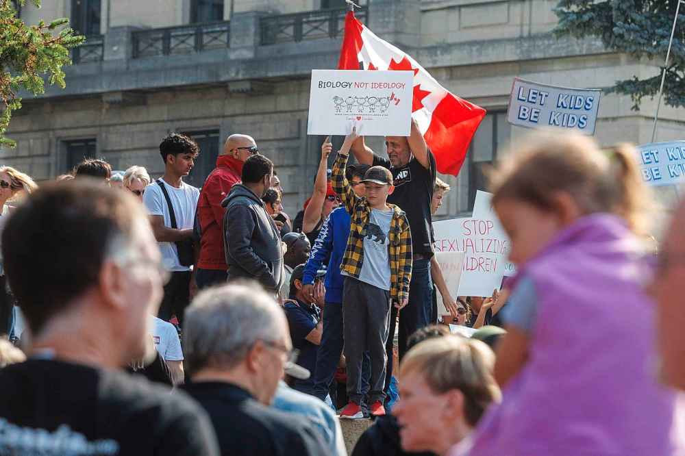 MIKE DEAL / WINNIPEG FREE PRESS
Protesters against LGBTTQ+ issues education in public schools were met on the Manitoba Legislative Building grounds by counter-protesters Wednesday morning.