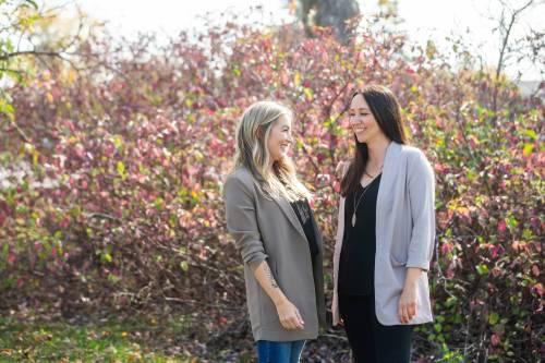 MIKAELA MACKENZIE / WINNIPEG FREE PRESS
                                Jayme Galloway (left) and Charity Scantlebury met at a former workplace and have continued their friendship in the years since.