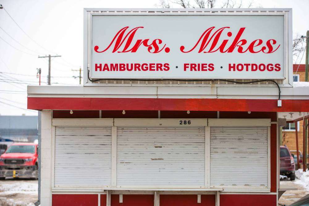 MIKAELA MACKENZIE / WINNIPEG FREE PRESS Files
Over its lifetime, Mrs. Mikes accumulated awards and recognitions, including a shout-out in Reader’s Digest as one of Canada’s greatest burger spots.