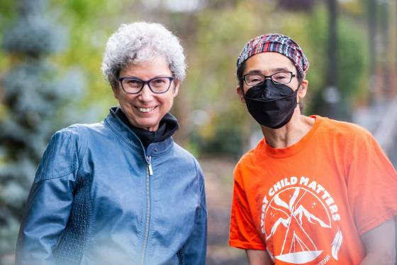 Myrna Donald (right) enjoyed her work with United for Literacy so much she got her friend Charleen Frenette (left) involved. (Mikaela MacKenzie / Winnipeg Free Press)