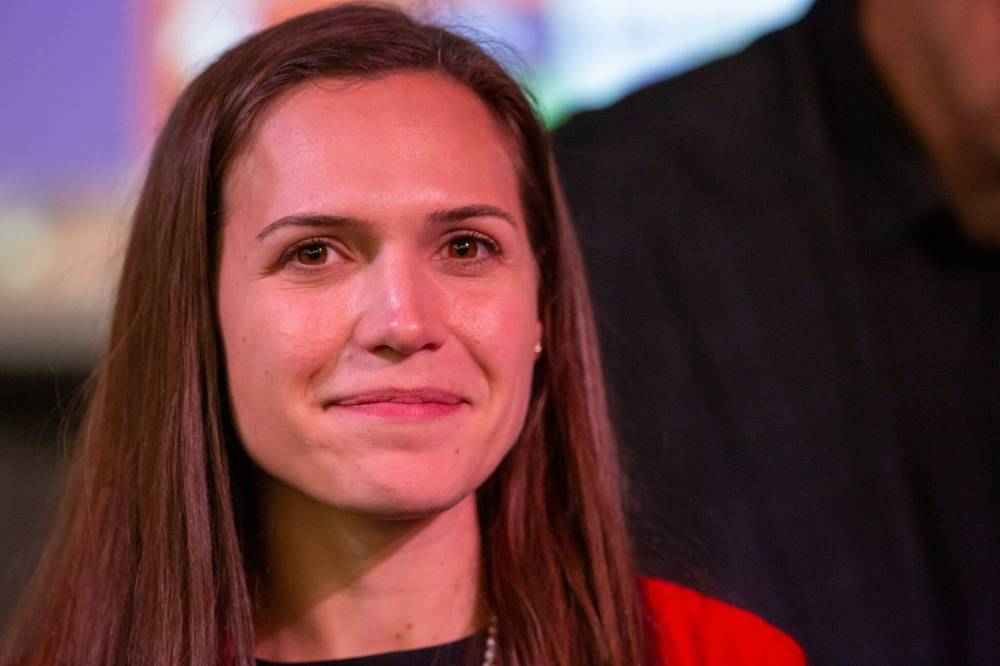 BROOK JONES / WINNIPEG FREE PRESS FILES
A victorious Cindy Lamoureux, who won her Tyndall Park seat for the Manitoba Liberal Party, speaks at election night party headquarters at the Norwood Hotel Tuesday night.