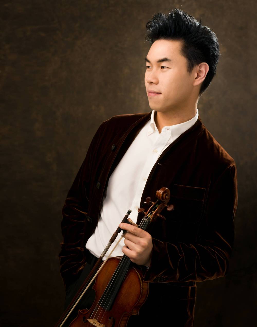 The performance of renowned Canadian violinist Timothy Chooi elicited audible gasps. (Den Sweeney photo)