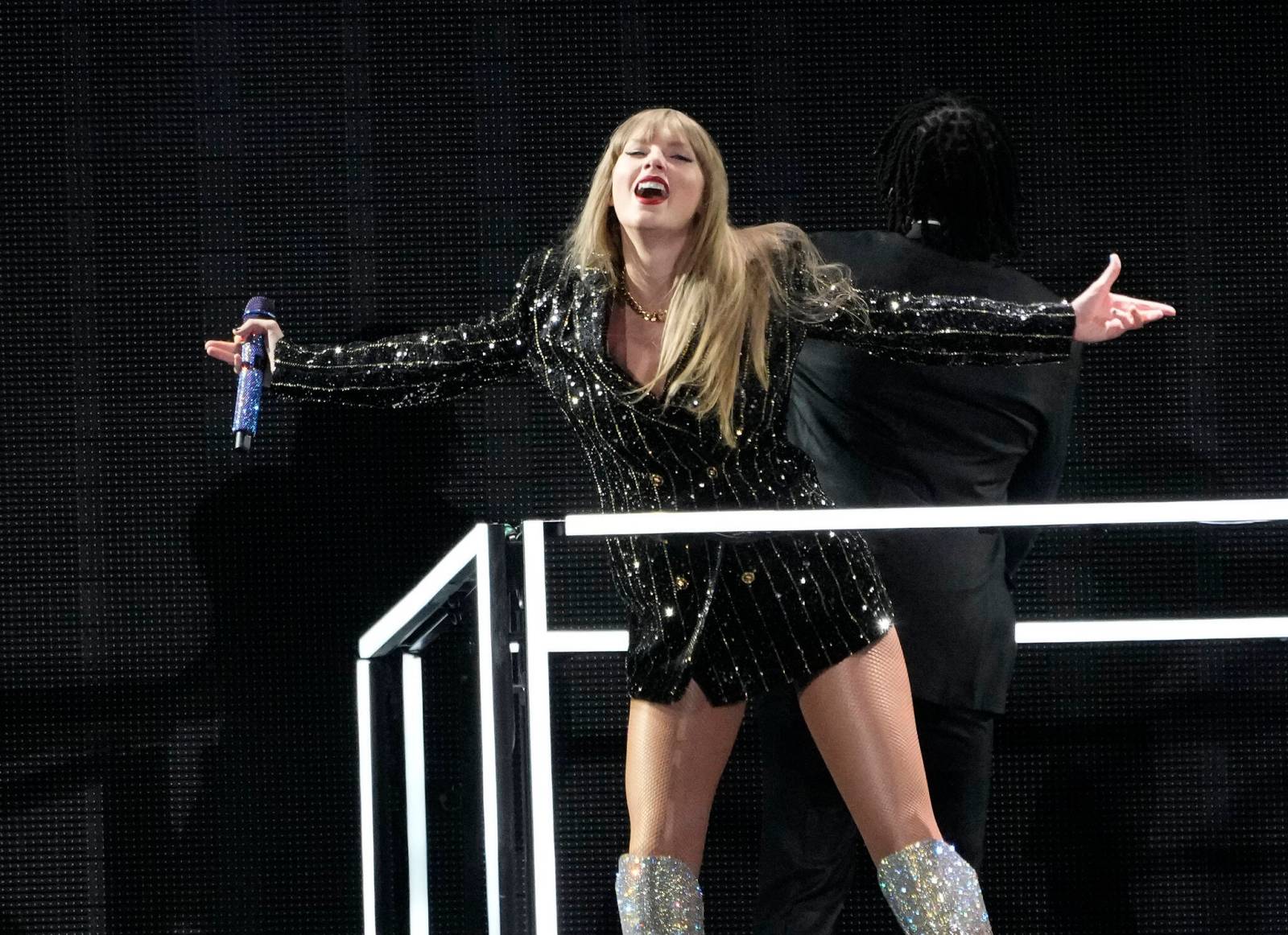 Arts, culture coverage priceless — even Taylor and Beyoncé – Winnipeg ...