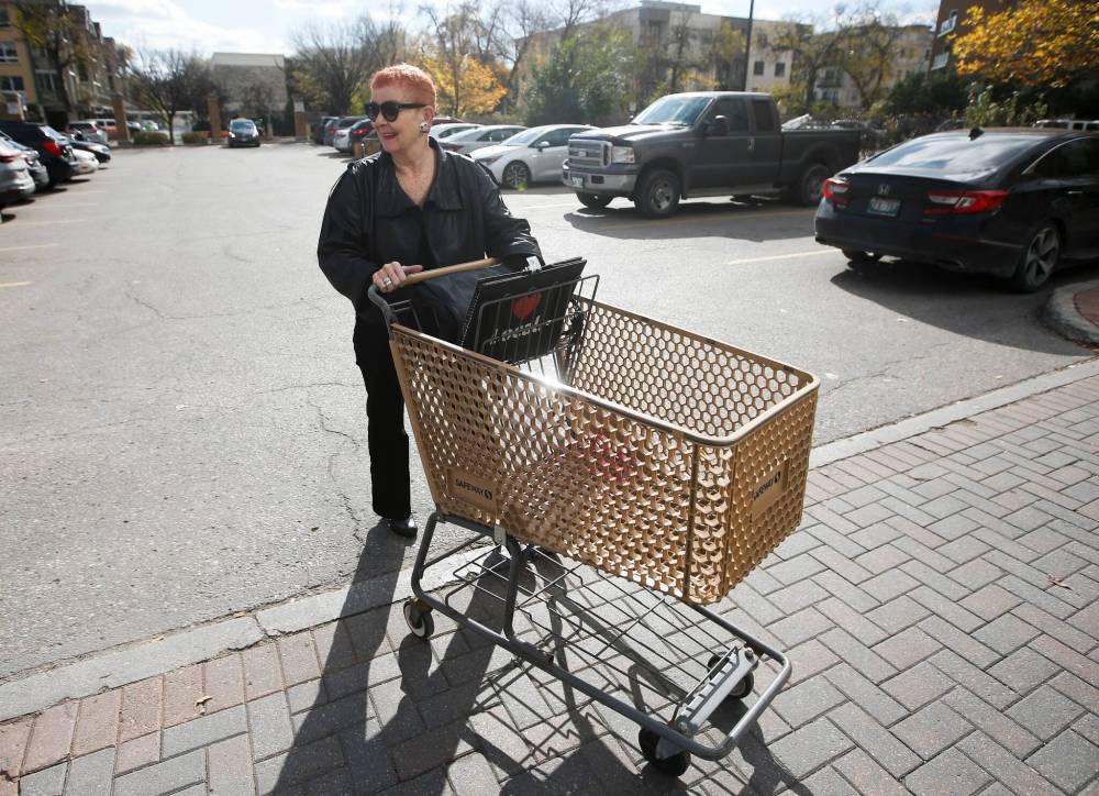 JOHN WOODS / WINNIPEG FREE PRESS
Deborah Grigaitis called the grocer she’d ordered a turkey from to ensure it wasn’t among those impacted.