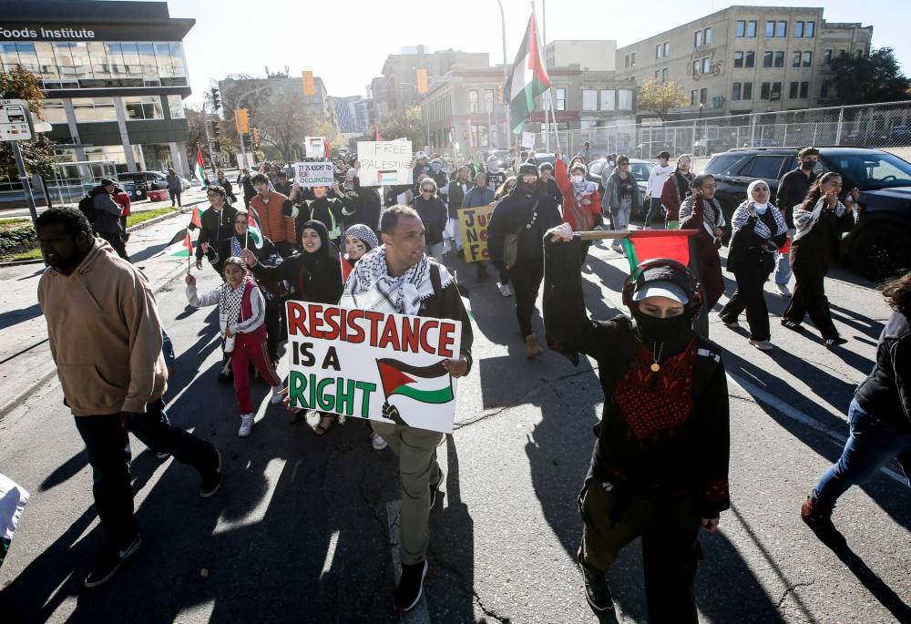 JOHN WOODS / WINNIPEG FREE PRESS
About 150 Palestinian supporters rally outside city hall and throughout the Exchange District in Winnipeg Monday, Oct. 9, 2023.