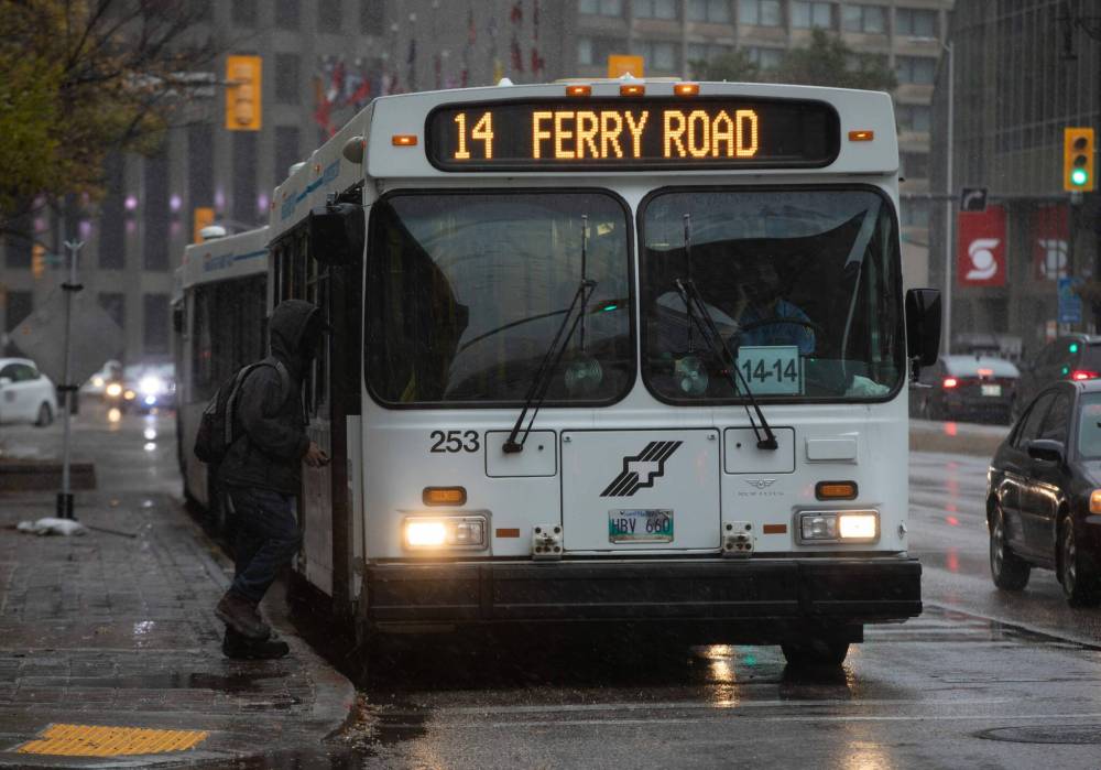 JESSICA LEE / FREE PRESS FILES
On an average weekday, Winnipeg Transit carries over 171,290 passengers.