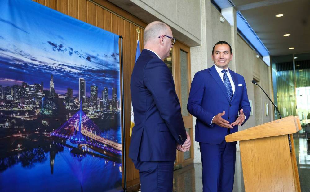 RUTH BONNEVILLE / WINNIPEG FREE PRESS LOCAL
Premier-designate Wab Kinew and Mayor Scott Gillingham hold press conference at City Hall, Oct 10, 2023.
RUTH BONNEVILLE / WINNIPEG FREE PRESS LOCAL
Premier-designate Wab Kinew and Mayor Scott Gillingham hold press conference at City Hall, Oct 10, 2023.