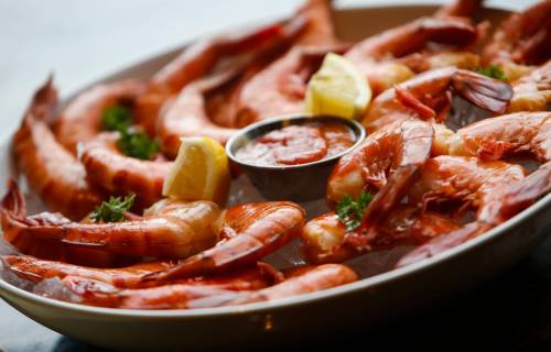 JOHN WOODS / WINNIPEG FREE PRESS FILES
                                Peel And Eat Tiger Prawns at the soft opening of the Friskee Pearl.