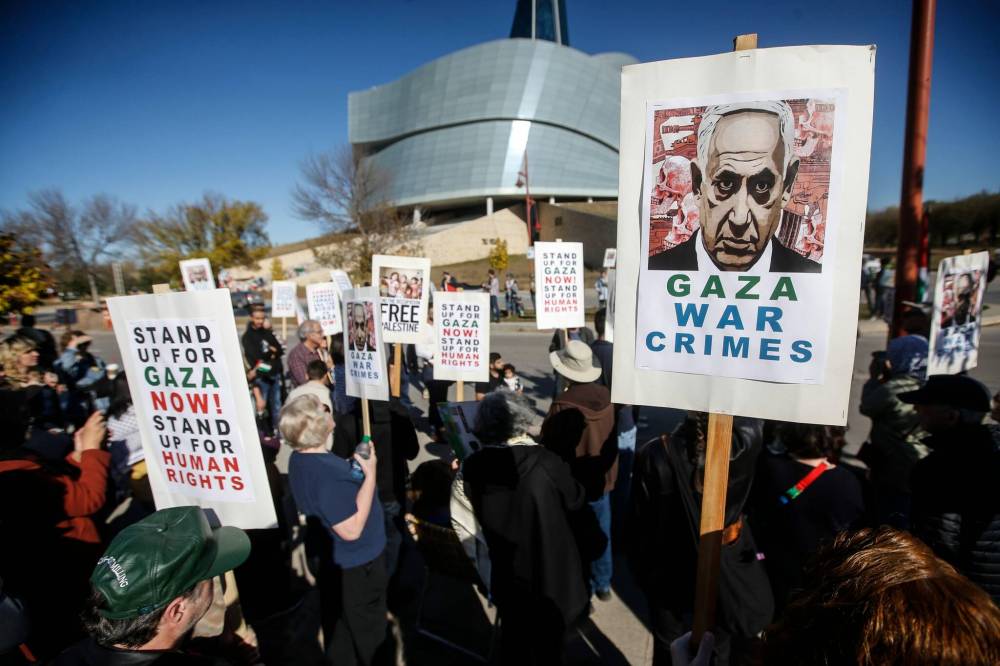 JOHN WOODS / WINNIPEG FREE PRESS
People gather to protest the war with Israel at the Human Rights Museum in Winnipeg Sunday.
