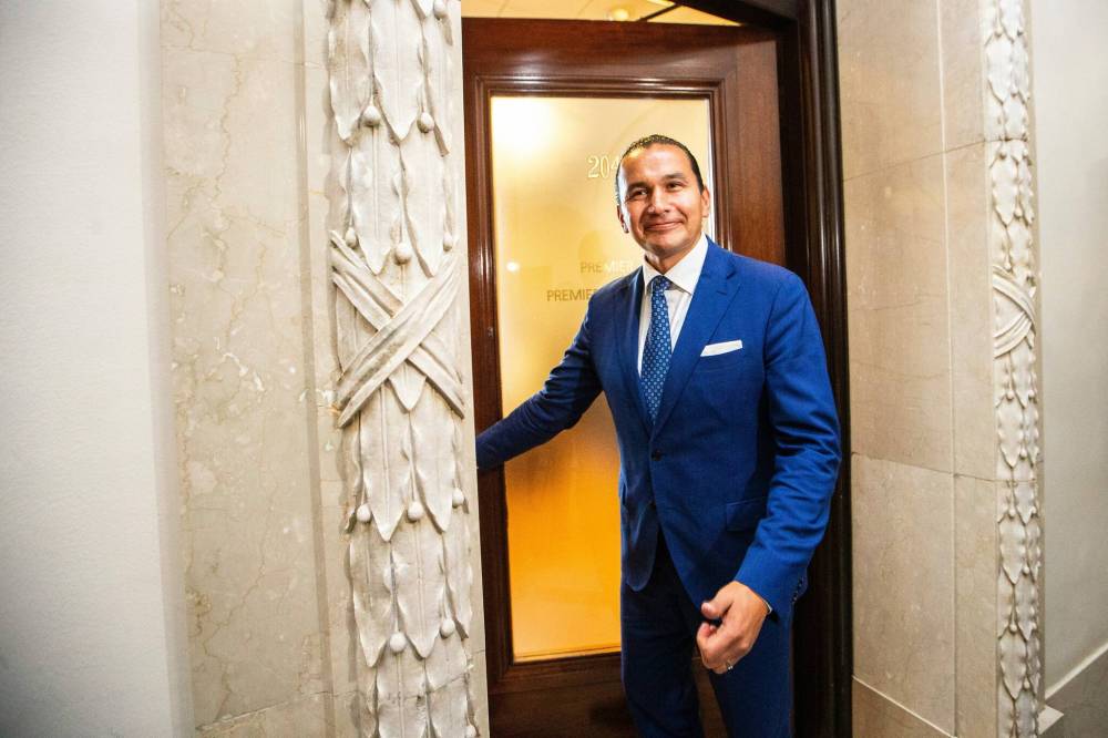 MIKAELA MACKENZIE / WINNIPEG FREE PRESS
Premier designate Wab Kinew will officially become Manitoba’s 25th premier, after taking the oath of office from Lt. Gov. Anita Neville and former senator Murray Sinclair today.