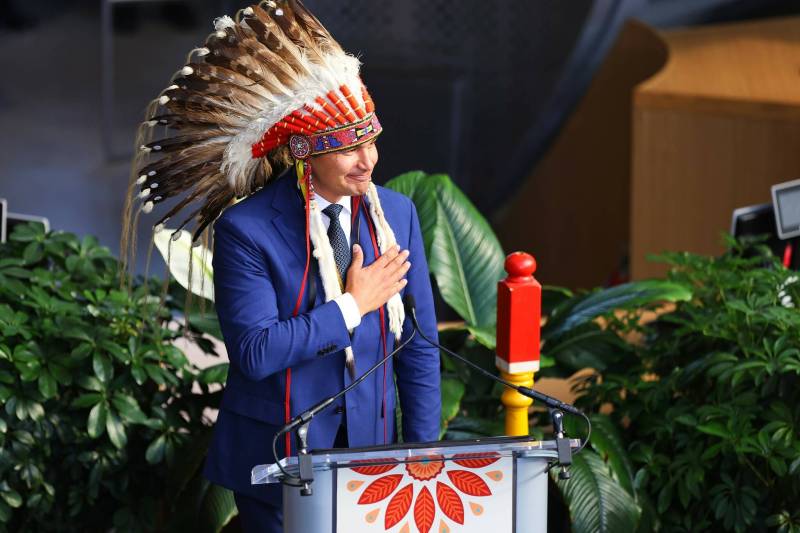 MIKE DEAL / WINNIPEG FREE PRESS
                                Manitoba NDP Leader Wab Kinew wore a traditional war bonnet during the ceremony. It was given to him by Sioux Valley Dakota Nation Chief Jennifer Bone and Canupawakpa Dakota Chief Lola Thunderchild.