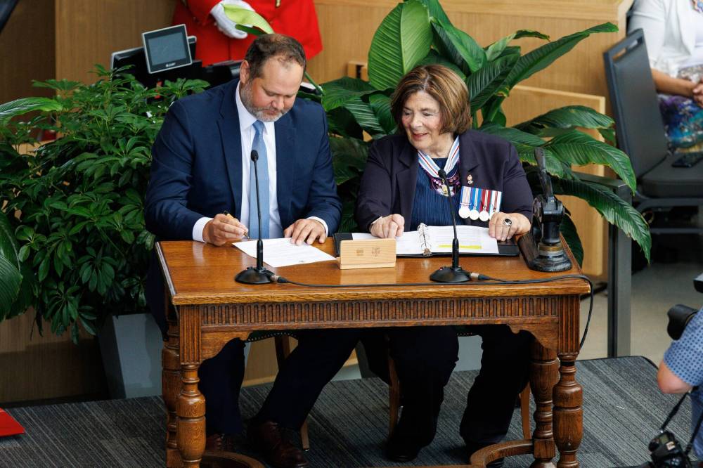 MIKE DEAL / WINNIPEG FREE PRESS
Matt Wiebe takes the oath of office from Lt.-Gov. Anita Neville, becoming minister of justice and attorney general, keeper of the great seal of the province of Manitoba, minister responsible for the Manitoba Public Insurance Corporation
