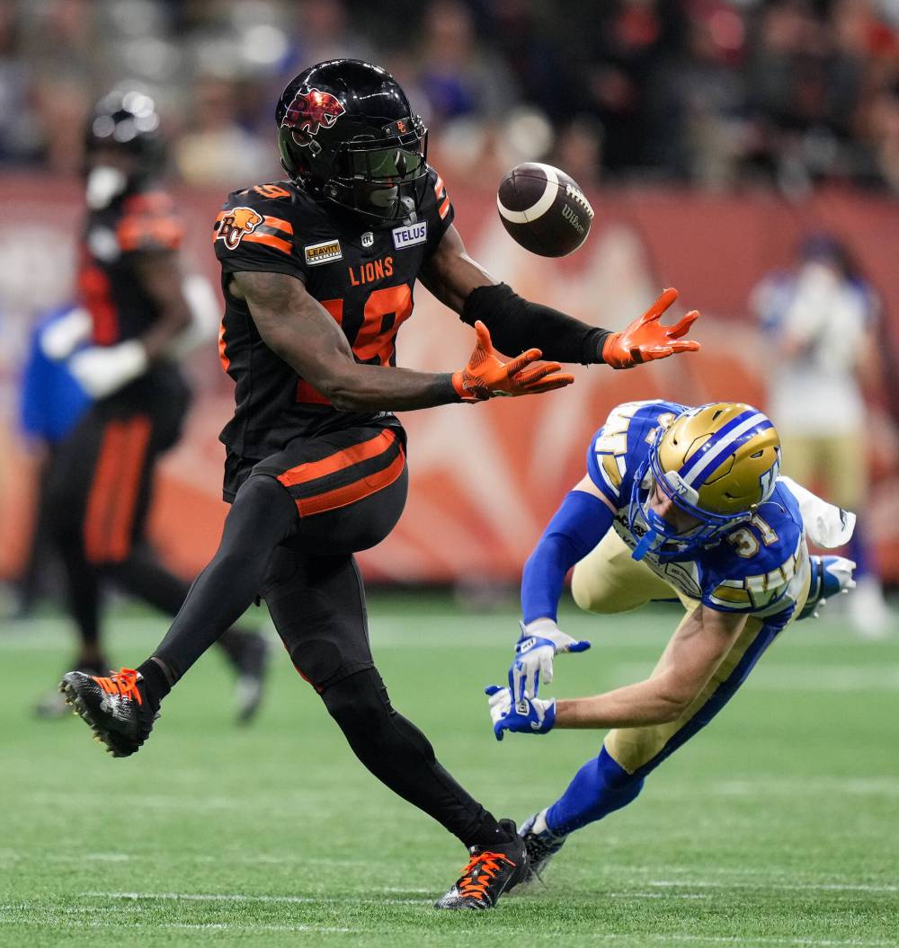Darryl Dyck / THE CANADIAN PRESS files
Lions receiver Dominique Rhymes (left) made the catch but didn’t make it to the end zone on the final play of the fourth quarter against the Bombers.