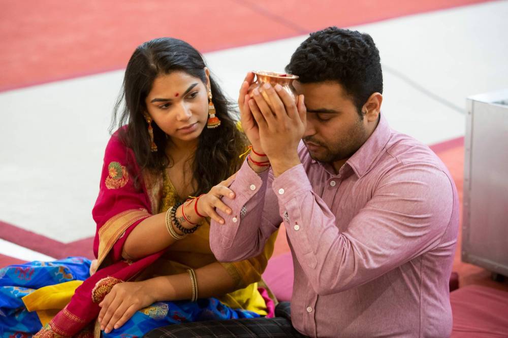 BROOK JONES / WINNIPEG FREE PRESS
                                Anand Amin (right) and Shivani Patel performing Lakshmi Mata Puja, which is also known as praying to and worshipping the Goddess Durga.