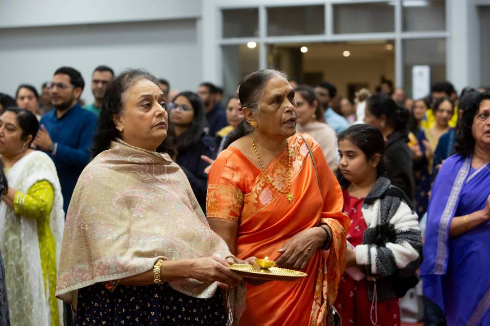 BROOK JONES / WINNIPEG FREE PRESS
                                Members of the Hindu community gather on the fourth day of the Sharadiya Navratri Festival.