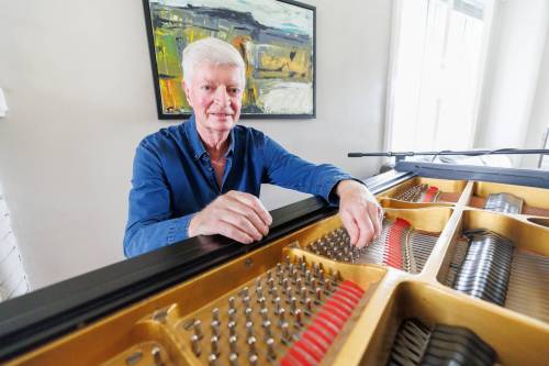 MIKE DEAL / WINNIPEG FREE PRESS
                                Doug Edmond refuses to let Parkinson&rsquo;s disease get in the way of living an optimistic life.