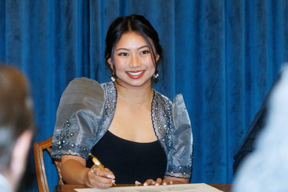 MIKE DEAL / WINNIPEG FREE PRESS
Radisson MLA Jelynn Dela Cruz also made history being described as “probably the youngest” woman to be elected as a MLA at the age of 23.