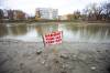 MIKAELA MACKENZIE / WINNIPEG FREE PRESS
                                Thin ice signs installed along the Assiniboine River near the Legislative Building on Monday. Environment Canada issued a special weather statement that said “confidence is increasing” for southern Manitoba to be hit by snow sometime between mid- to late week.