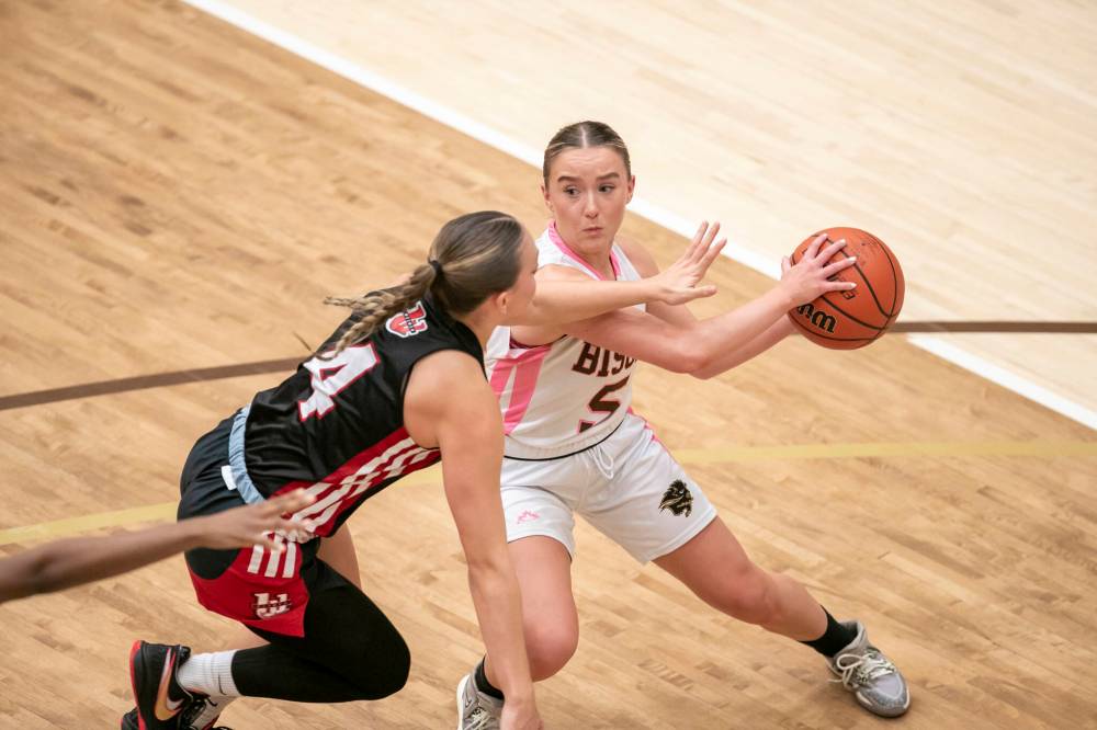 BROOK JONES / WINNIPEG FREE PRESS
                                U of M Bisons guard Lauren Bartlett controls the basketball as U of W Wesmen guard Tana Layton plays defence against her during first half action.