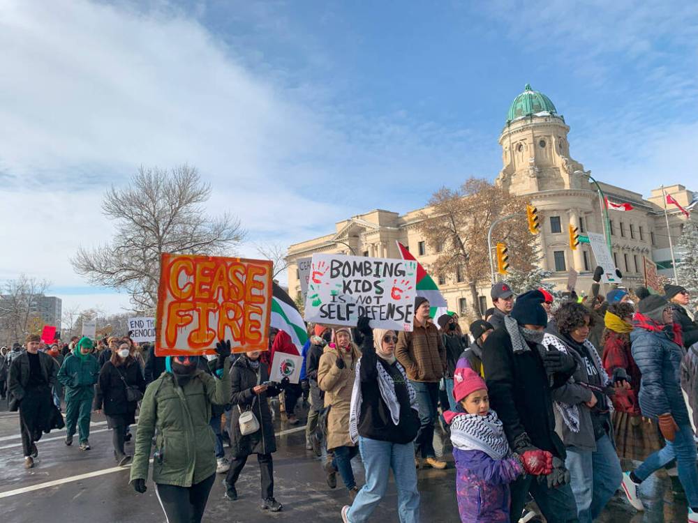 MARSHA MCLEOD / WINNIPEG FREE PRESS
The demonstrators gathered in Memorial Park before heading to Portage and Main.