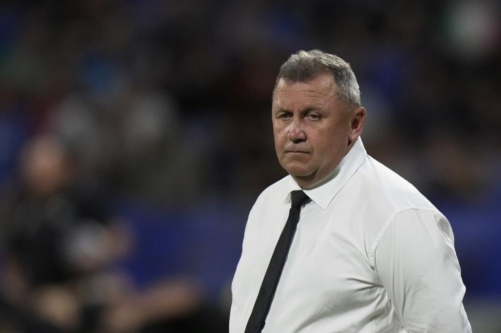 New Zealand's head coach Ian Foster supervises a training prior to the Rugby World Cup Pool A match between New Zealand and Italy at the OL Stadium in Lyon, France, Friday, Sept. 29, 2023. (AP Photo/Pavel Golovkin)