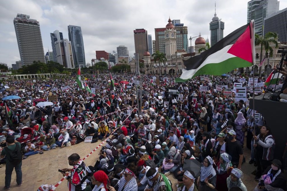 Malaysian Muslims wave Palestinian flags during a rally to show their support for Palestinian people at Independence Square in Kuala Lumpur, Malaysia, Sunday, Oct. 22, 2023. (AP Photo/Vincent Thian)